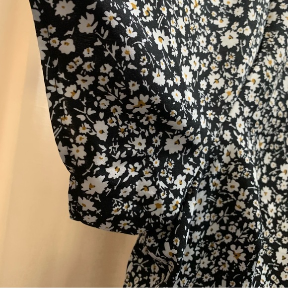Black with White Ditsy Floral Print Tie-Front Cropped Blouse - Picture 8 of 14
